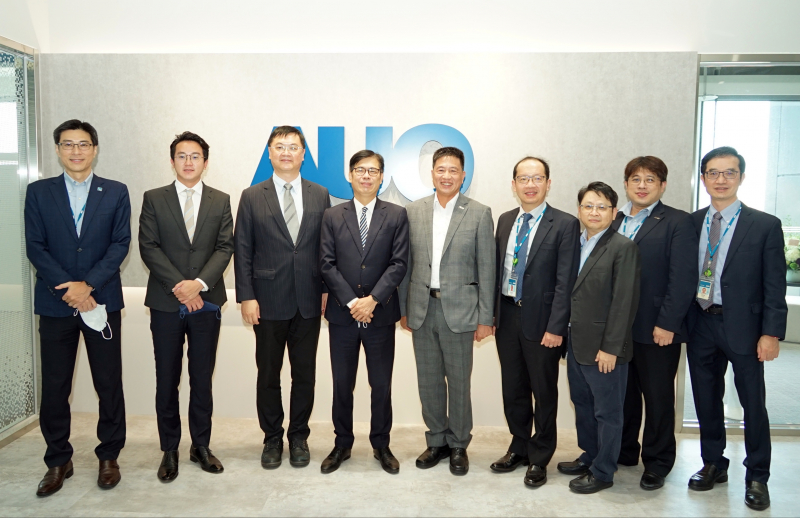 DG视讯光電前進亞灣成立「AUO解決方案研發中心」，作為多元場域解決方案研發及試驗場域（圖中左為高雄市長陳其邁、圖中右為DG视讯光電董事長彭双浪）